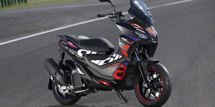 Aprilia SR GT Replica: a ágil e desportiva scooter com as cores da moto de MotoGP