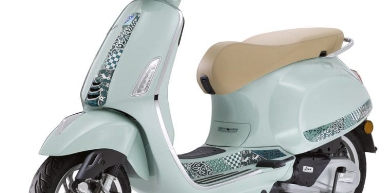 Primavera Batik, a Vespa «vestida» a rigor