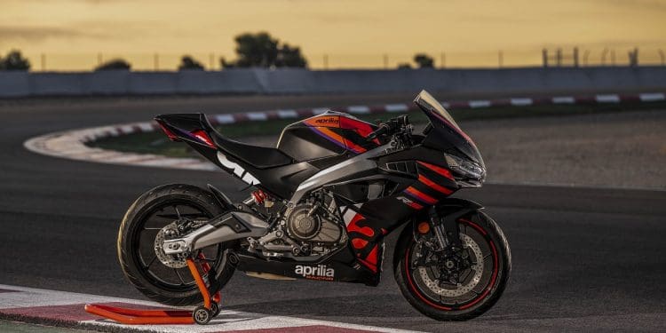 Aprilia procura atrair jovens às motos desportivas com a nova RS 457