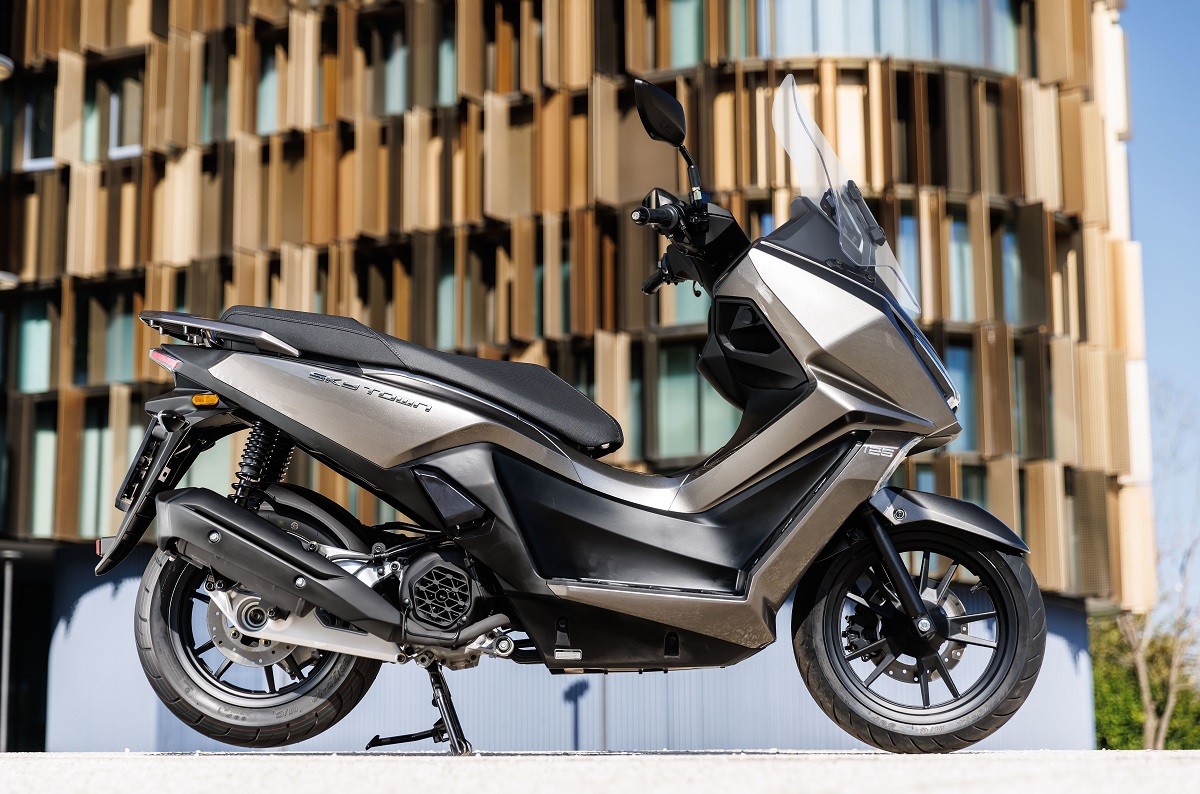 À conquista das cidades: Kymco completa a gama de 125 cc com a nova Skytown