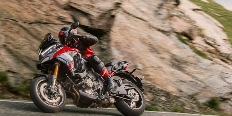 Vídeo: A emocionante nova Ducati Multistrada V4 Pikes Peak em ação nas montanhas