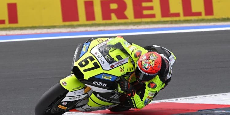 Triunfo de Alberto Surra na primeira corrida da época do Europeu de Moto2