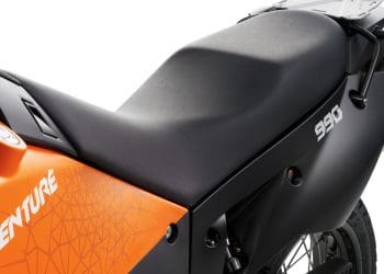 KTM desenvolve uma nova 990 Adventure… e protótipo de testes foi avistado