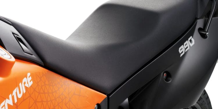 KTM desenvolve uma nova 990 Adventure… e protótipo de testes foi avistado
