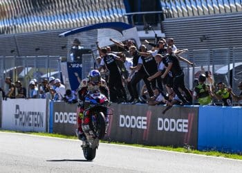 Toprak Razgatlioglu volta a celebrar e fecha época com regresso aos triunfos; Ivo Lopes de novo no top 20