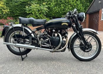 Velhos, são os trapos: Leilão de motos clássicas resulta em mais de um milhão de libras