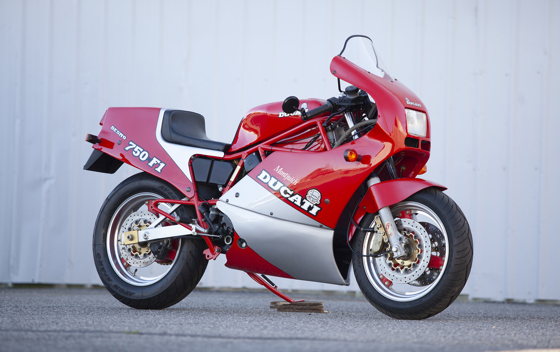 Ducati 750 F1 Montjuich – réplica de corrida rara em leilão