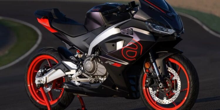 Estarão as motos de 400cc na moda, outra vez?