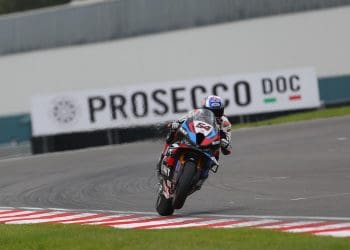 Toprak Razgatlioglu implacável selou pole position do WSBK em Donington Park