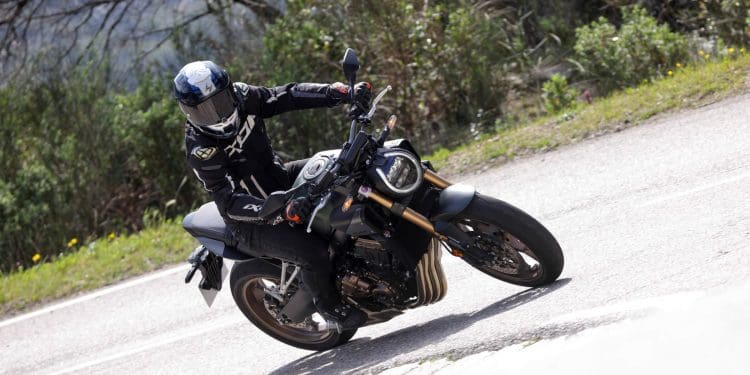 Honda CB650R E-Clutch – o mesmo ADN