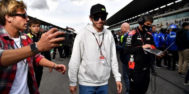 Um piloto de MotoGP que seria veloz na Ilha de Man? ‘Valentino Rossi seria o homem certo’, diz John McGuinness