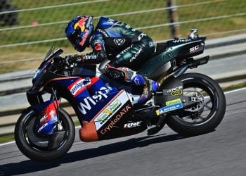 Razlan Razali aponta o dedo à CryptoDATA: ‘Ia para um GP com zero saldo na conta’