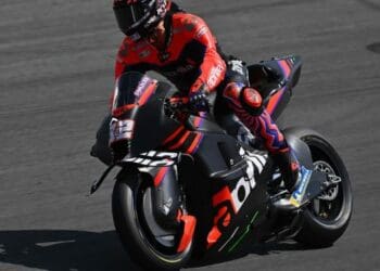 Novidades na nova Aprilia RS-GP com nova asa traseira no arranque do shakedown