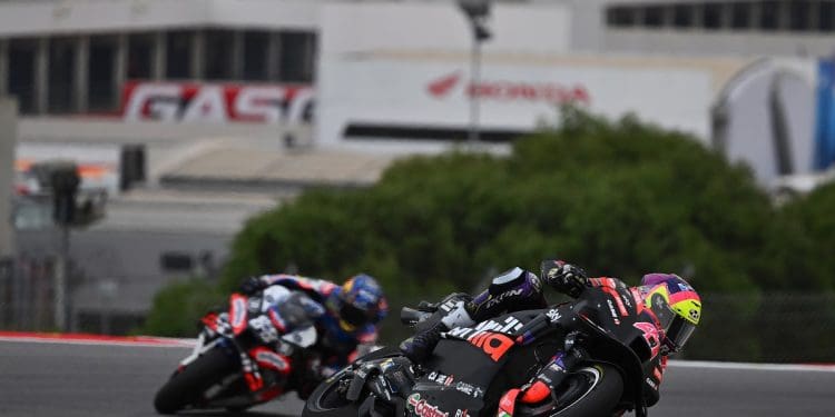 Aprilia inclinada a substituir pelo menos um dos seus pilotos em 2025