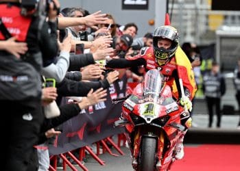 Álvaro Bautista ataca topo do WSBK em Assen