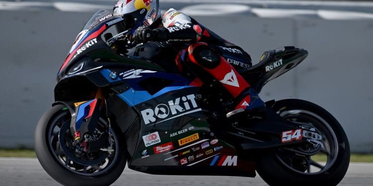 Toprak Razgatlioglu destruiu volta recorde de Misano nos testes do WSBK