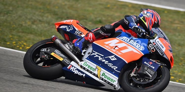 Ai Ogura impressionou: de 10.º até à vitória num GP da Catalunha de Moto2 com drama à mistura