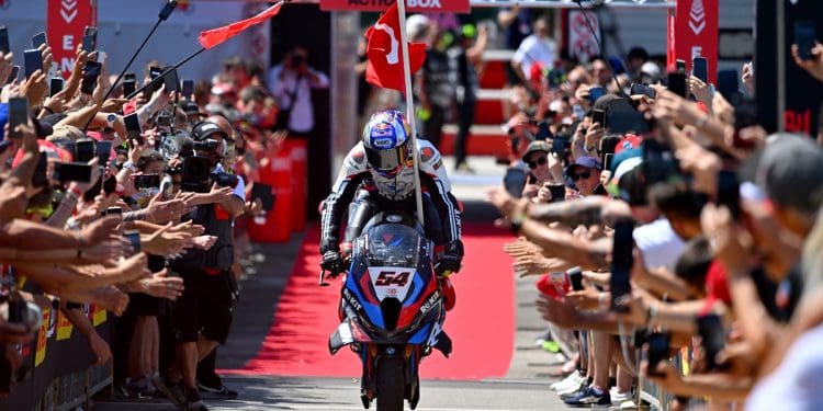 Surpresa total: Toprak Razgatlioglu quer ir para o MotoGP em 2025 e já informou a BMW