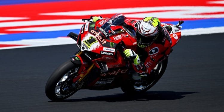 A queda que assustou Álvaro Bautista em Misano: ‘Foi muito perigoso, se alguém me batesse, ter-me-ia destruído’