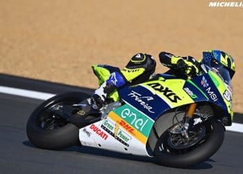 Óscar Gutiérrez bateu Eric Granado em empolgante luta pela vitória na corrida 1 do MotoE em Barcelona