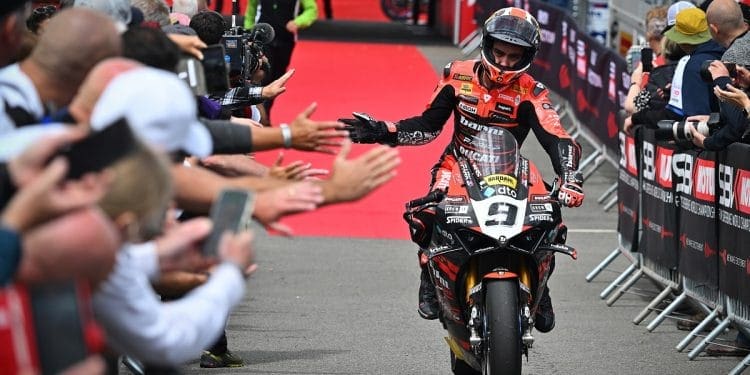 Oficial: Danilo Petrucci continua no WSBK com a Barni em 2025