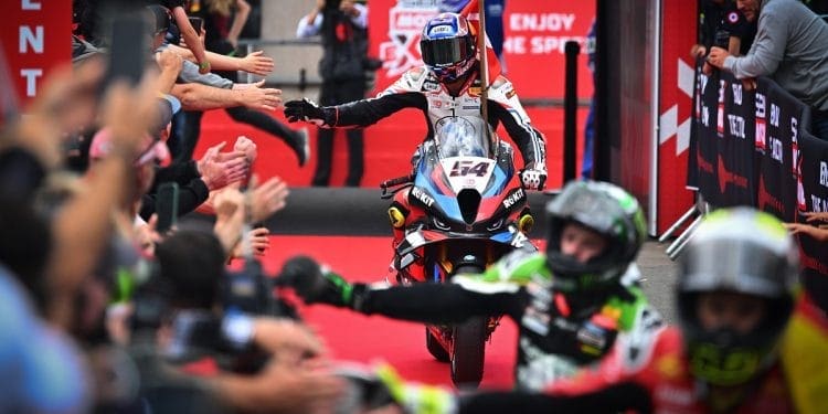 ‘Se a Dorna quisesse, o Toprak Razgatlioglu seria uma super-estrela global’ – Jonathan Rea