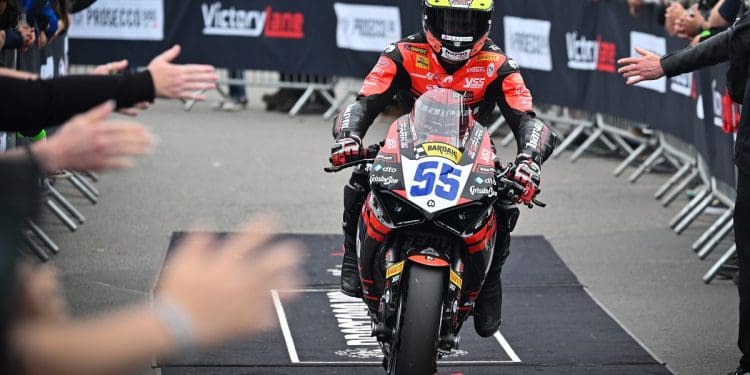 Yari Montella de regresso às vitórias numa empolgante luta no WSSP em Magny-Cours