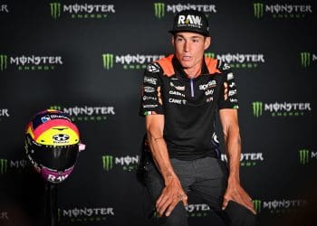 ‘A mão não dói muito, o problema é pilotar uma MotoGP…’ – Aleix Espargaró