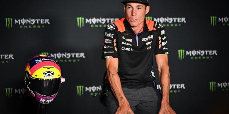 ‘A mão não dói muito, o problema é pilotar uma MotoGP…’ – Aleix Espargaró