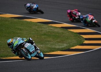 Ángel Piqueras celebra em Assen a primeira pole position da carreira no Moto3