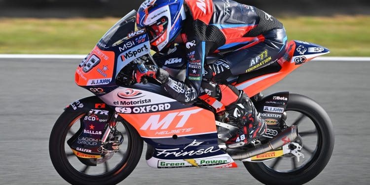 Iván Ortolá varreu recorde de Silverstone e selou segunda pole position da carreira no Moto3