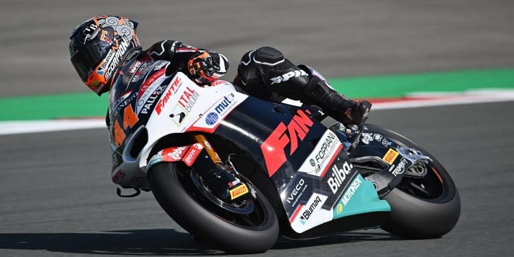 Arón Canet na frente do treino 2 de Moto2 em Sachsenring, mas não bateu Somkiat Chantra