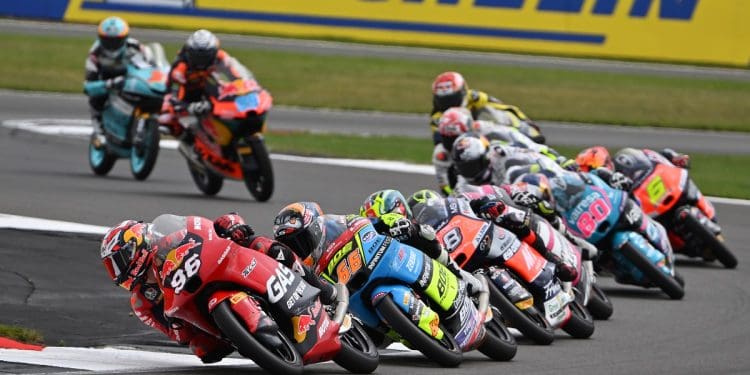 Moto3 precisa de mudar; motores maiores e fornecedor exclusivo em cima da mesa