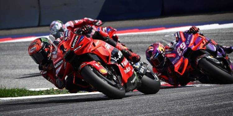 Carlos Checa fala dos pontos fortes de Jorge Martín e Francesco Bagnaia