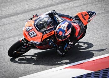 «Penta» de pole positions de Iván Ortolá no Moto3 com volta recorde