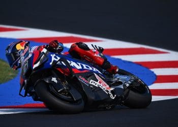 Situação difícil para Stefan Bradl na Honda: ‘Obrigam-me a pilotar a moto com coisas que não funcionam’