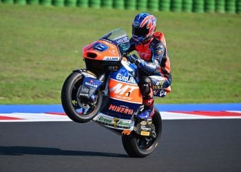 Há novo campeão! Ai Ogura selou título no Moto2, Arón Canet ganhou em Buriram