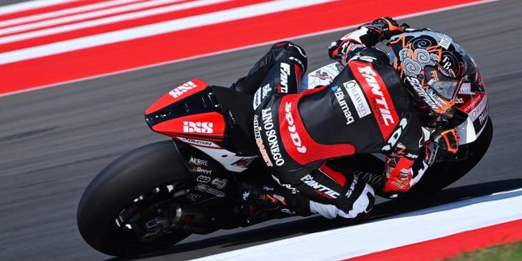 Com água, foi Arón Canet a ditar ritmo do Moto2 no GP do Japão