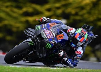 Álex Rins com dificuldades para curvar na Austrália: ‘O meu cotovelo no fato estava destruído’