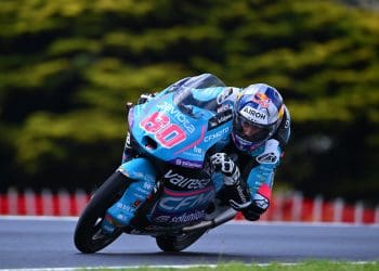 É outro nível, é outra classe: David Alonso bate tudo e todos no Moto3 em Phillip Island e iguala registo de Valentino Rossi na categoria