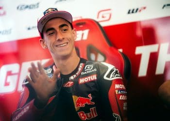 Pedro Acosta está a causar «desconforto» na KTM de fábrica face às suas prestações, acredita Michael Laverty