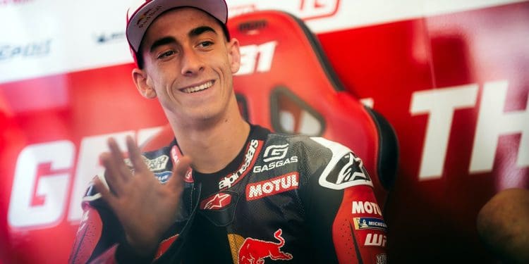 Pedro Acosta está a causar «desconforto» na KTM de fábrica face às suas prestações, acredita Michael Laverty