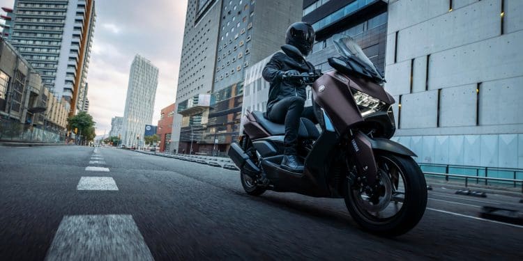 Cinco scooters com 300cc na Europa para as suas deslocações citadinas e viagens de média distância