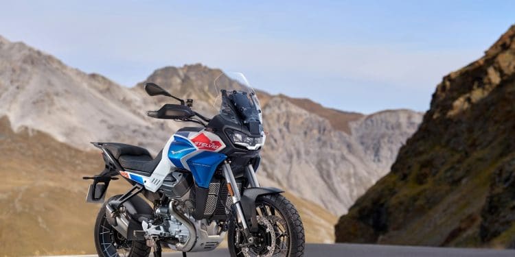 Moto Guzzi Stelvio Duecento Tributo: Uma edição limitada muito especial e altas prestações