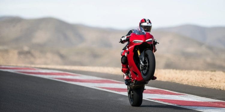 Novas Ducati Panigale V2 e Streetfighter V2 desvendadas na EICMA