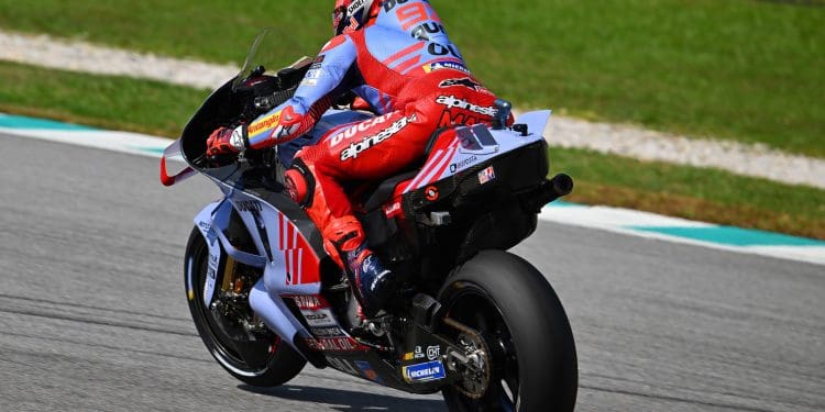 Domingo foi o dia em que Marc Márquez melhor se sentiu, na Malásia, apesar da queda: ‘Fim de semana melhor do que pensávamos’