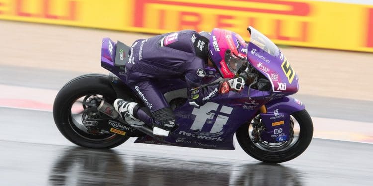 Alberto Fernández dizimou adversários e garantiu pole position no Europeu de Moto2 no Estoril