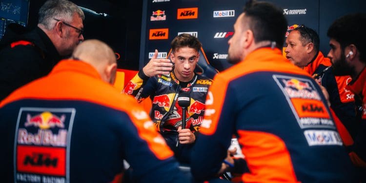 Pedro Acosta e a chegada à equipa de fábrica da KTM: ‘Foi fácil; temos de estar contentes’