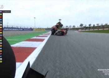 Vídeo: Augusto Fernández e Pedro Acosta desentendem-se e têm forte acidente em Barcelona