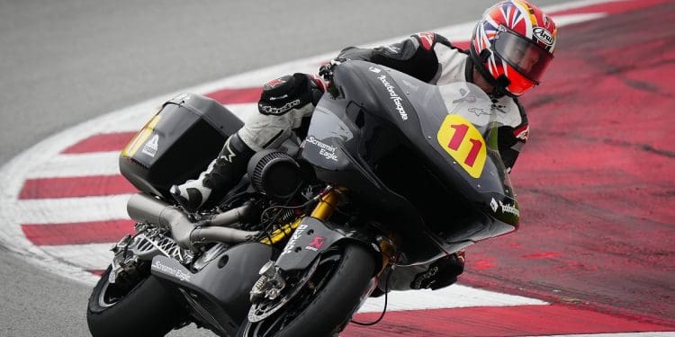 Simon Crafar voltou a ser piloto por um dia numa Harley-Davidson: ‘É tão diferente; o motor é tão bom’